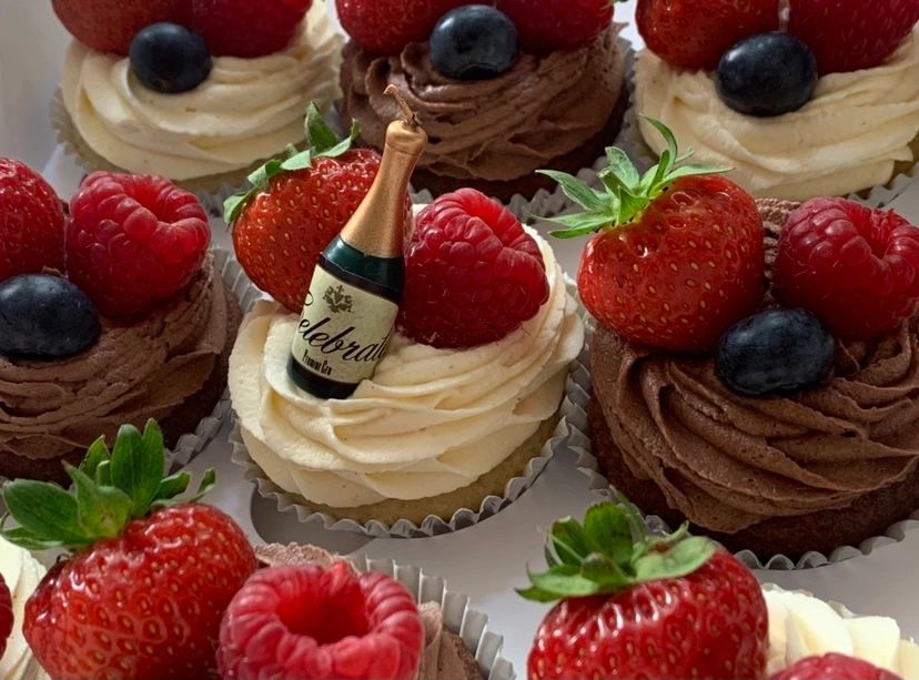 Poppy's Cupcakes Delivery London, freshly baked to order